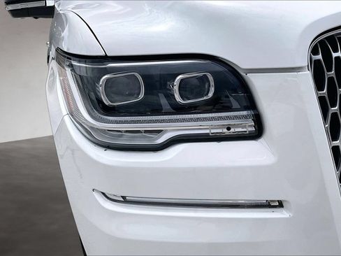 Used 2022 Lincoln Navigator Reserve AWD/4WD image 30
