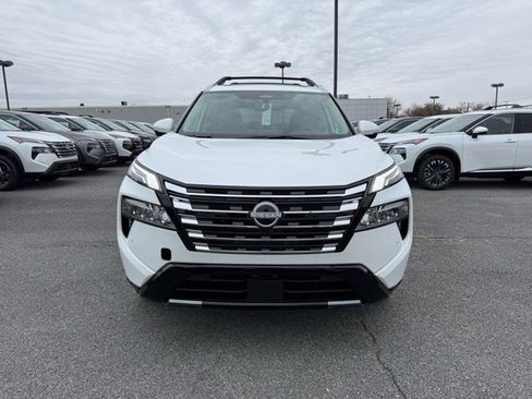 New 2026 Nissan Rogue Platinum image 3