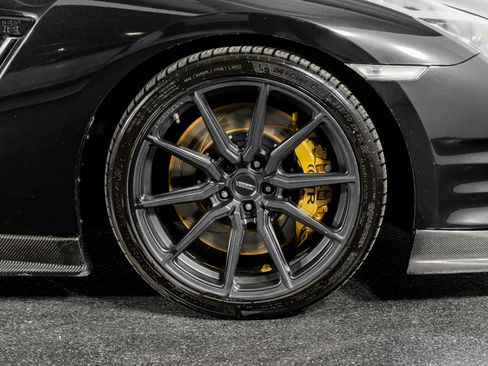 Used 2015 Nissan GT-R Black Edition image 7