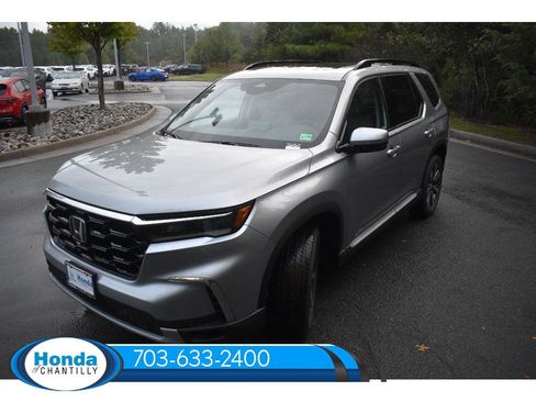 New 2025 Honda Pilot Touring image 4