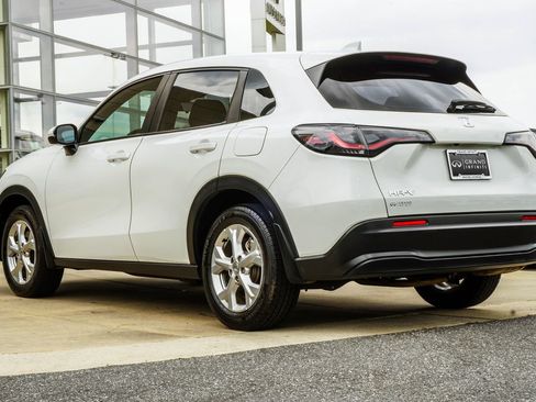 Used 2024 Honda HR-V LX image 10