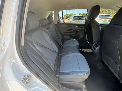 Used 2026 Volkswagen Tiguan SE FWD image 39