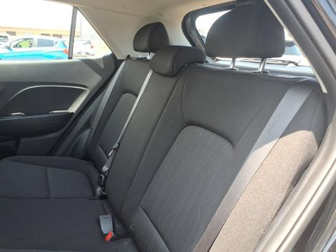 Used 2025 Hyundai Venue SE FWD image 13
