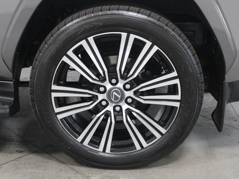 Used 2024 Lexus LX 600 4WD w/ Luxury Package image 18