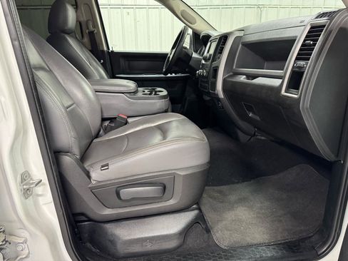 Used 2017 RAM 1500 Express RWD image 11