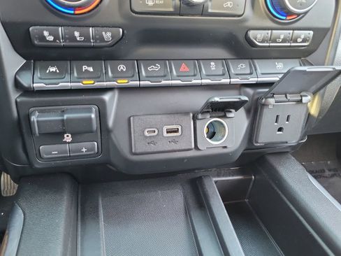 Used 2019 Chevrolet Silverado 1500 High Country w/ Technology Package image 12