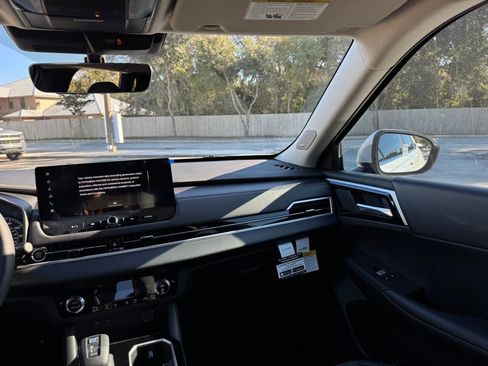 New 2025 Mitsubishi Outlander SE image 25