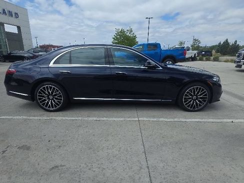 Used 2022 Mercedes-Benz S 580 4MATIC Sedan image 3