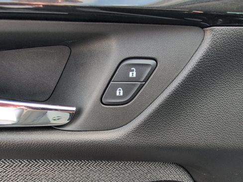 Used 2025 Chevrolet TrailBlazer LT AWD/4WD image 15