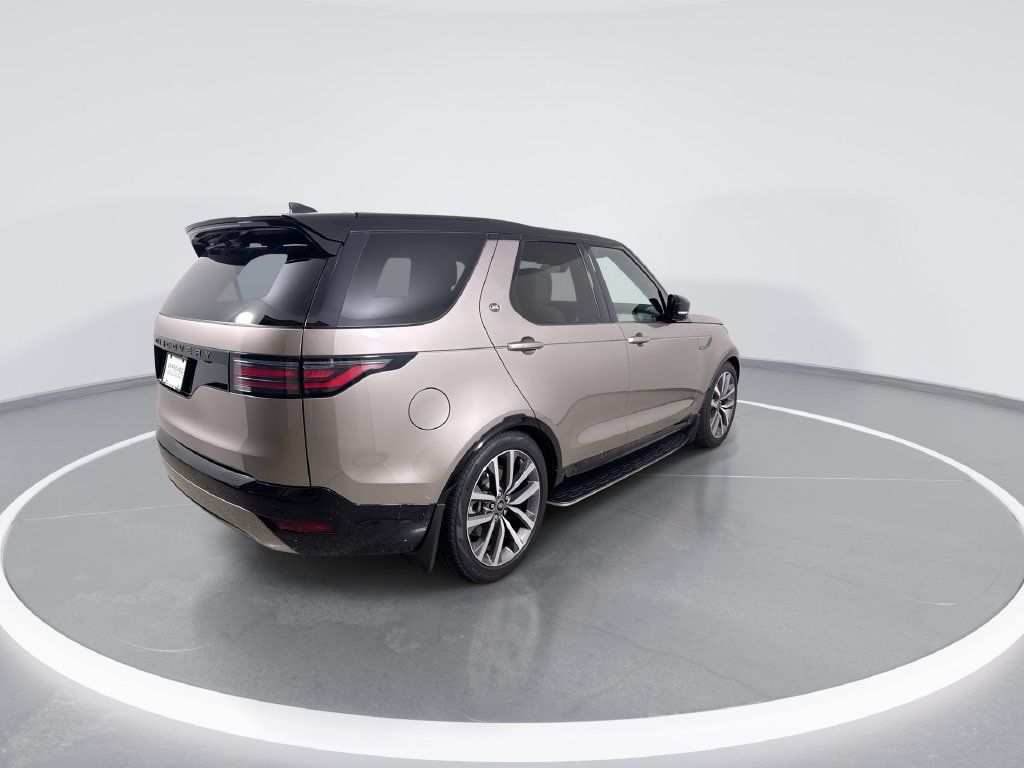 Used 2025 Land Rover Discovery Dynamic SE AWD/4WD image 8