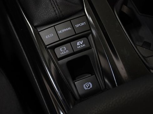 Used 2025 Toyota Camry LE FWD image 25