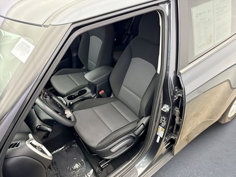 Used 2022 Kia Soul LX w/ Technology Package image 11