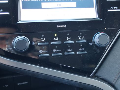 Used 2020 Toyota Camry LE image 26