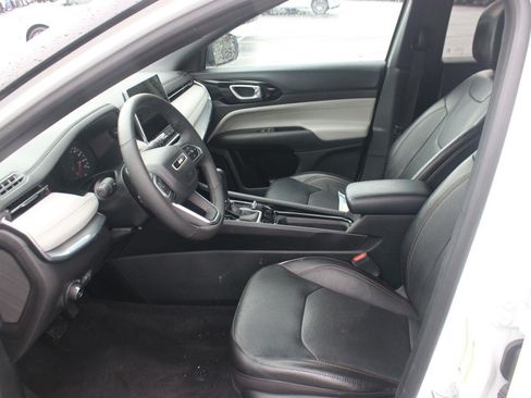 Used 2023 Jeep Compass Limited AWD/4WD image 14