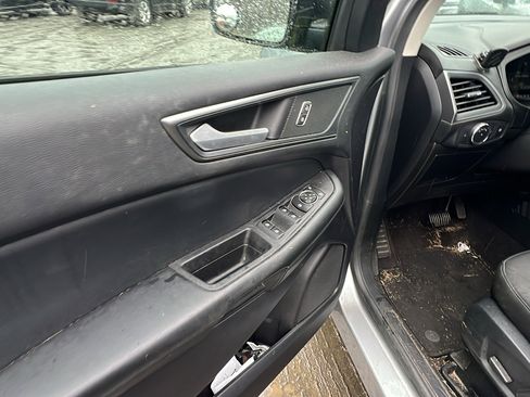 Used 2020 Ford Edge SE image 15