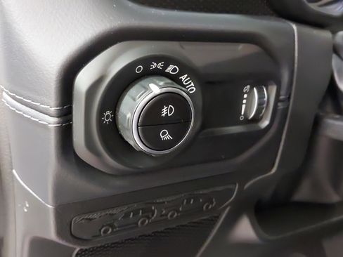 Used 2025 Jeep Gladiator Rubicon w/ Dual Top Group AWD/4WD image 31