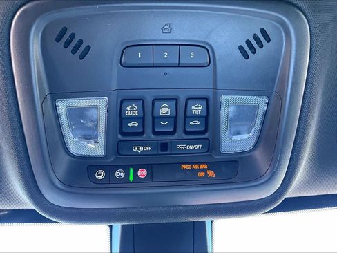 Used 2023 Chevrolet Traverse LT w/ LT Premium Package AWD/4WD image 27