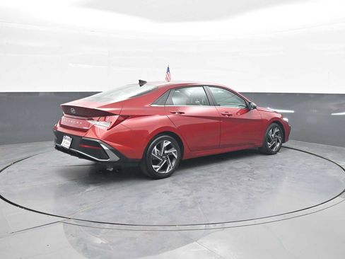 Used 2025 Hyundai Elantra Limited FWD image 8