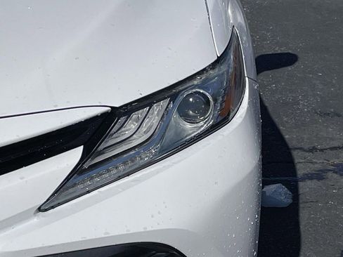 Used 2020 Toyota Camry XLE image 14