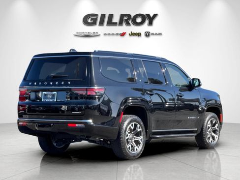 Used 2023 Jeep Wagoneer Series III w/ Preferred Equipment Group AWD/4WD image 4