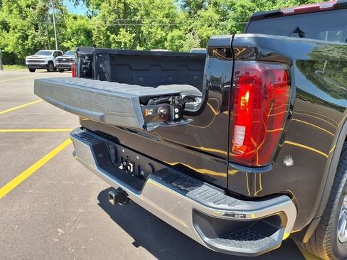 Used 2022 GMC Sierra 1500 SLT w/ SLT Convenience Package AWD/4WD image 23