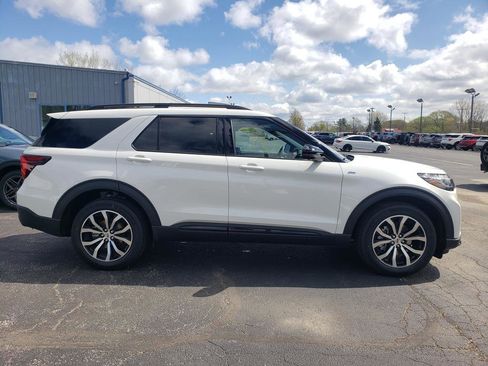 New 2026 Ford Explorer ST-Line AWD/4WD image 2