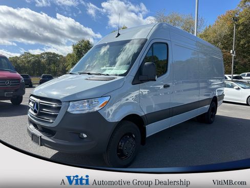 Used 2026 Mercedes-Benz Sprinter 3500 image 4