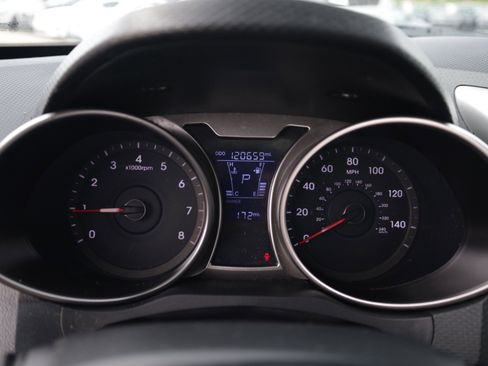 Used 2013 Hyundai Veloster w/ Tech Pkg FWD image 13