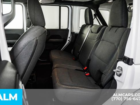 Used 2025 Jeep Wrangler Unlimited Sahara AWD/4WD image 18