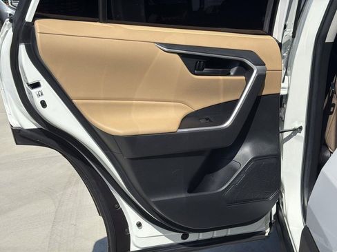 Used 2020 Toyota RAV4 LE image 24