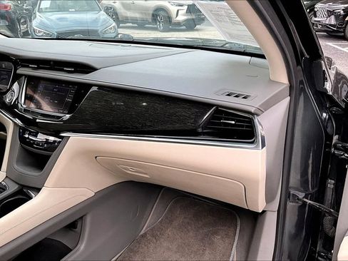Used 2020 Cadillac XT6 Premium Luxury FWD image 19