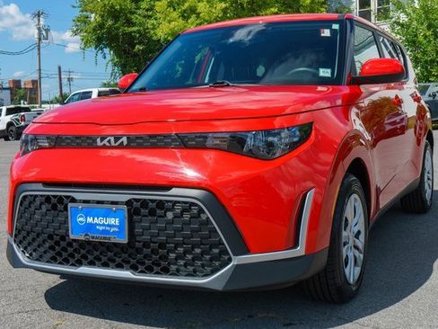 Used 2023 Kia Soul LX image 2
