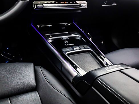 Certified 2024 Mercedes-Benz GLB 250 4MATIC image 8