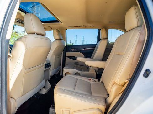 Used 2018 Toyota Highlander Limited image 9