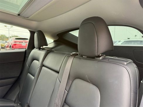 Used 2021 Tesla Model Y Long Range image 25