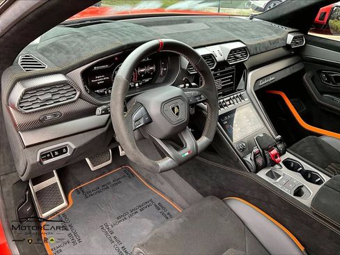 Used 2023 Lamborghini Urus Performante AWD/4WD image 12