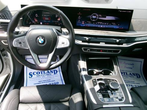 Used 2025 BMW X7 xDrive40i AWD/4WD image 15