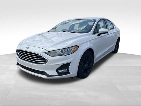 Used 2020 Ford Fusion SE w/ Equipment Group 151A FWD image 3