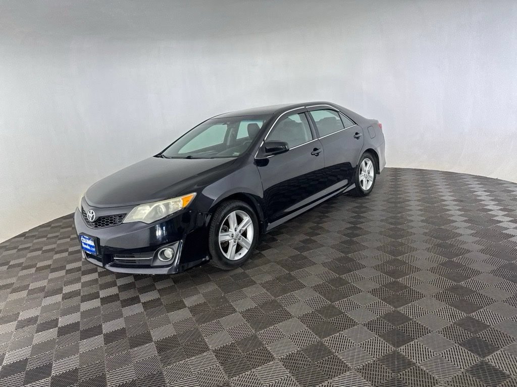 Used 2014 Toyota Camry SE FWD image 3
