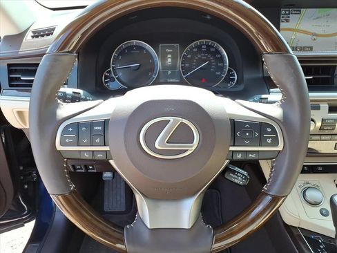 Used 2016 Lexus ES 350 w/ Luxury Package w/Wood Trim FWD image 22