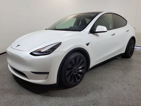 Used 2024 Tesla Model Y Performance AWD/4WD image 3
