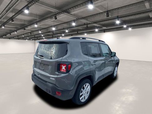 Used 2022 Jeep Renegade Latitude w/ Convenience Group AWD/4WD image 4