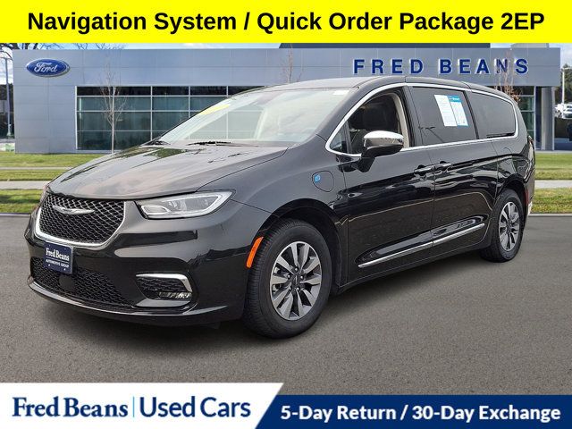 Used 2023 Chrysler Pacifica Limited FWD image 4