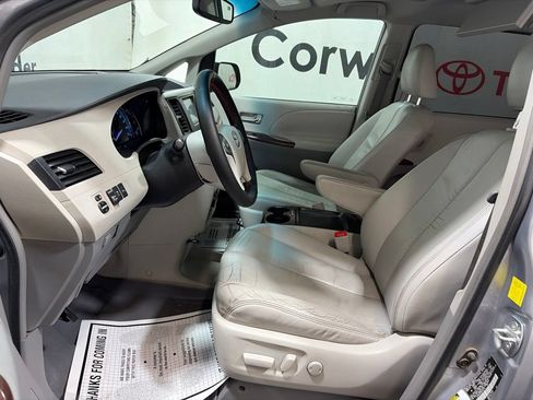 Used 2011 Toyota Sienna XLE w/ XLE Navigation Pkg FWD image 23