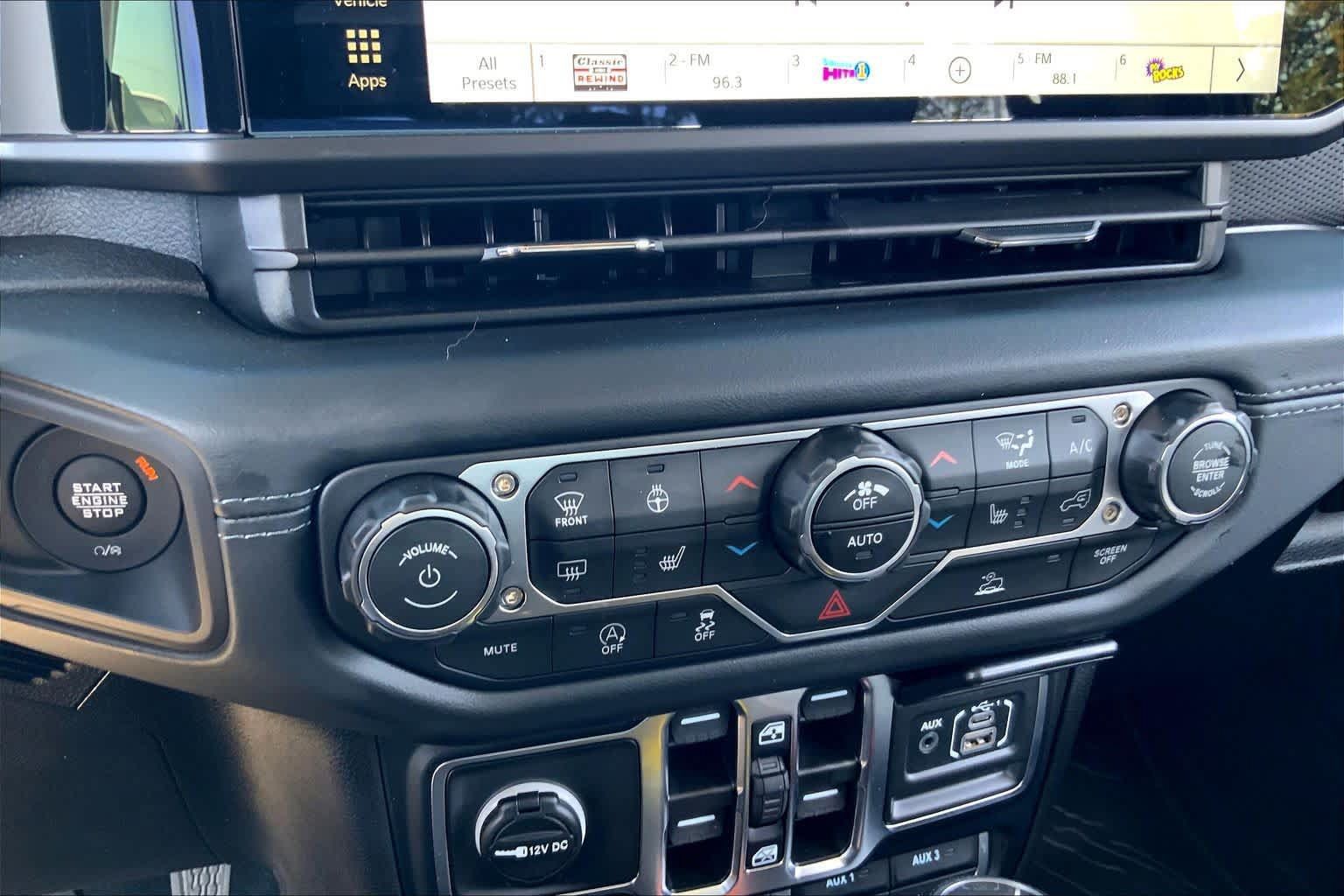 Used 2025 Jeep Gladiator Rubicon w/ Convenience Group AWD/4WD image 30