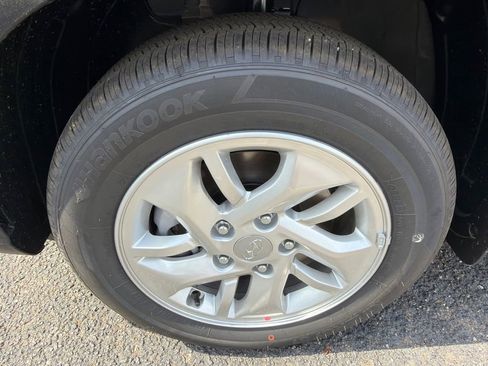 New 2026 Hyundai Venue SE FWD image 11