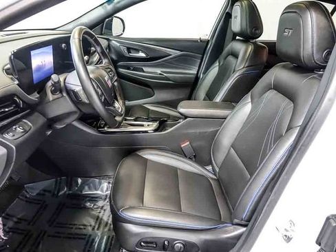 Used 2025 Buick Envista Sport Touring w/ Convenience I Package FWD image 12