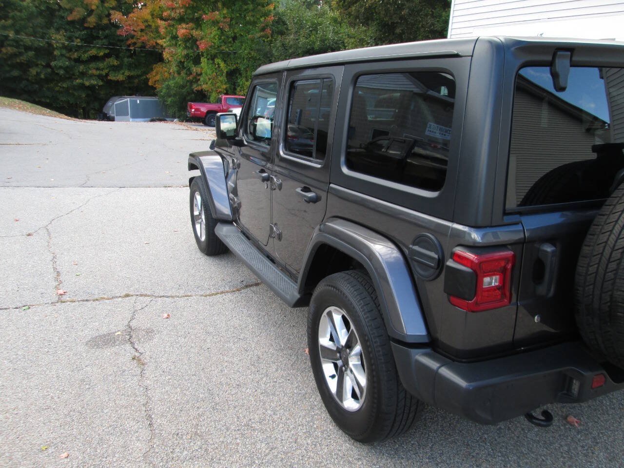 Used 2018 Jeep Wrangler Unlimited Sahara w/ Dual Top Group AWD/4WD image 8