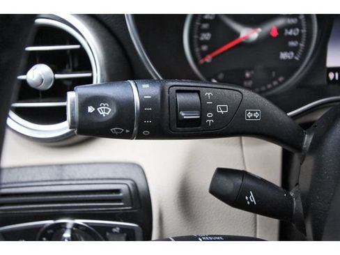 Used 2018 Mercedes-Benz GLC 300 4MATIC image 16