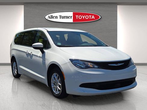 Used 2023 Chrysler Voyager LX FWD image 1